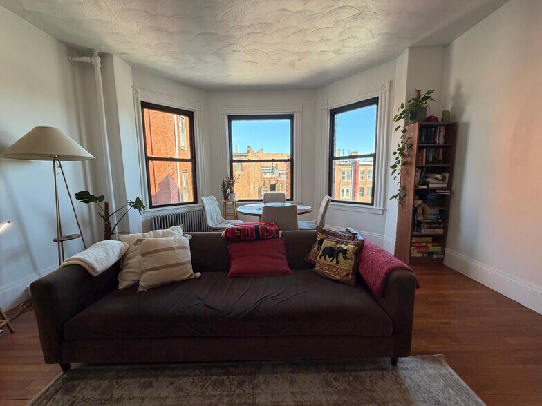 Building Photo - 22 Davis Ave