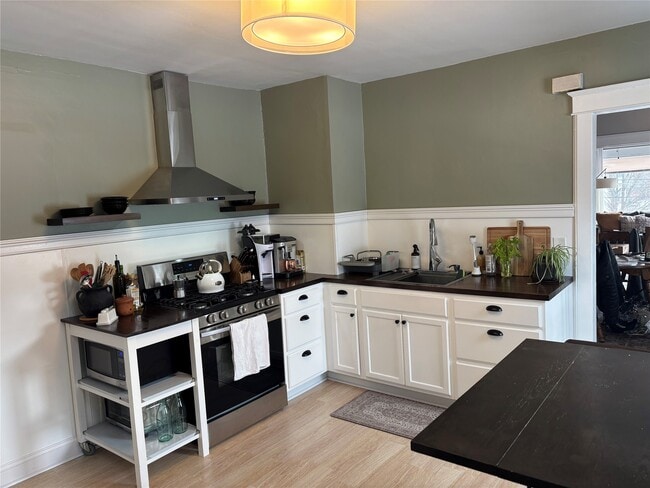 Building Photo - 52 Vine St