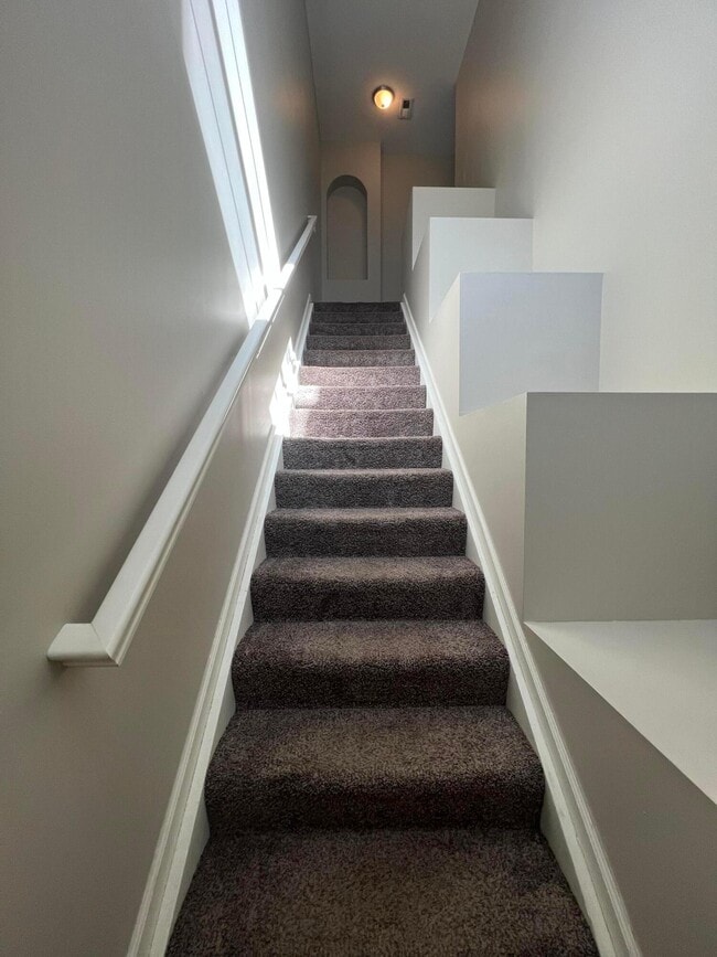 Building Photo - 3203 Rossmore Cir