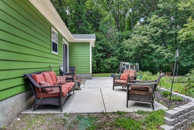 Building Photo - Nestled cul-de-sac home in Falcon Crest
