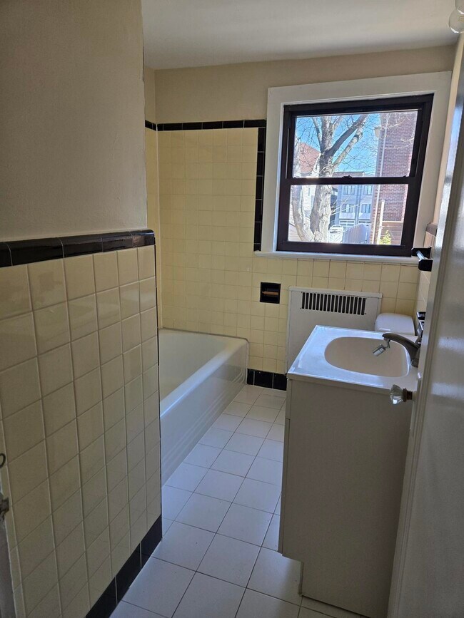 Building Photo - 65 Henry Ave