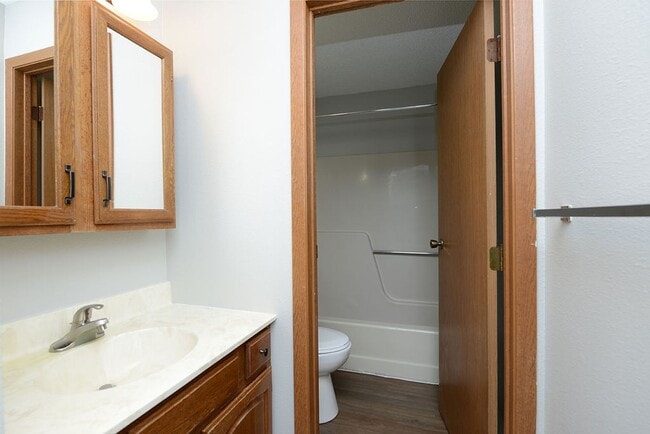 Building Photo - NEWLY UPDATED - 2 bdrm/2 bath FOR RENT