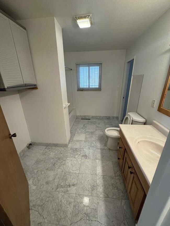 Building Photo - Charming 3-Bedroom, 2-Bathroom Home in Mat...