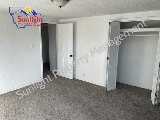 Building Photo - Check out this single family home with 3 bedrooms and 2 baths.