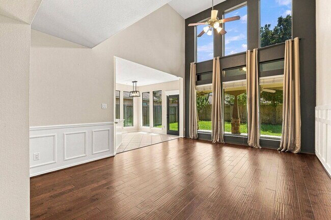 Building Photo - 5526 Walnut Glen Ln