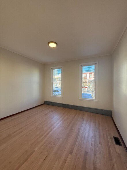 Building Photo - 111 19th St