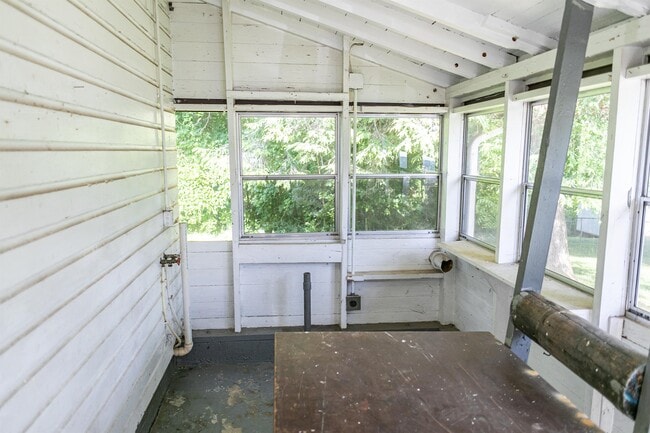 Building Photo - 115 E Parker Rd