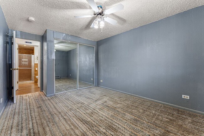 Building Photo - Condo in Historic Governor's Park!