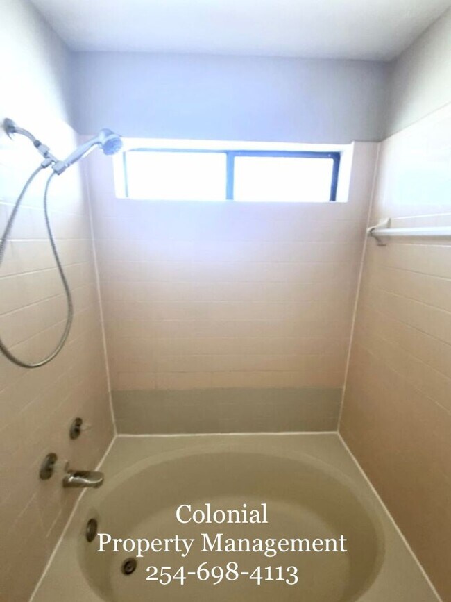 Building Photo - AVAILABLE NOW!