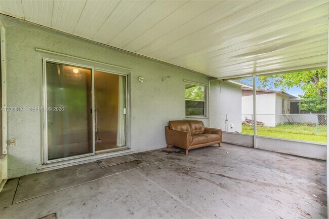 Building Photo - 608 SW 76th Terrace