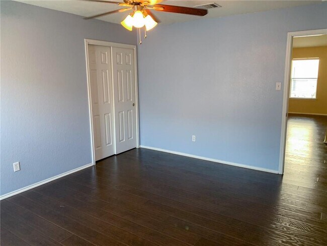 Building Photo - 717 Morgan Dr