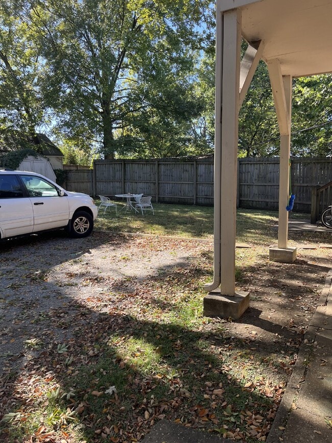Building Photo - GREAT LEASE OPPORTUNITY 1 BEDROOM 1 BATH  GREAT LOCATION NASHVILLE, TN