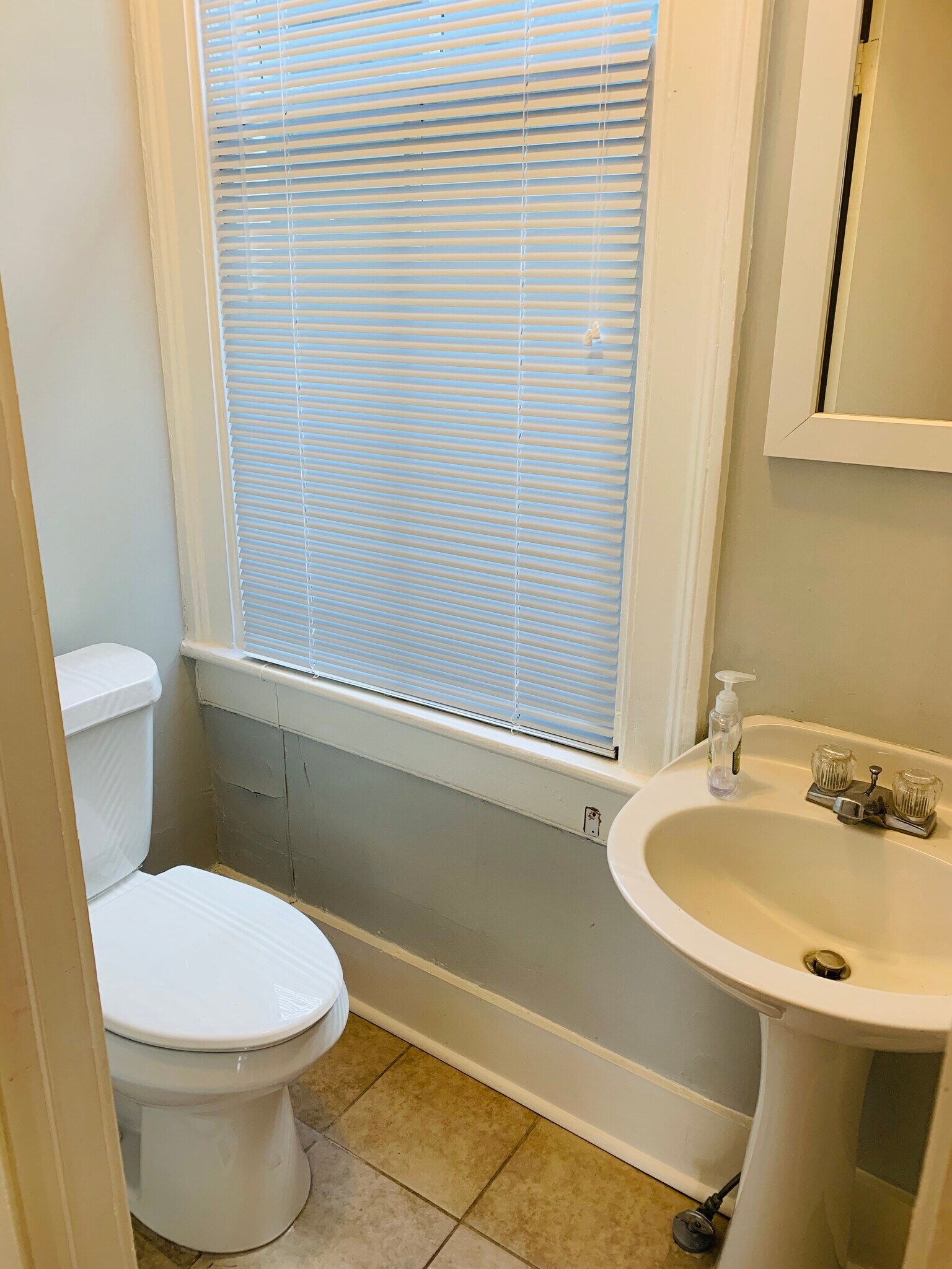 Building Photo - 903 Montgomery St