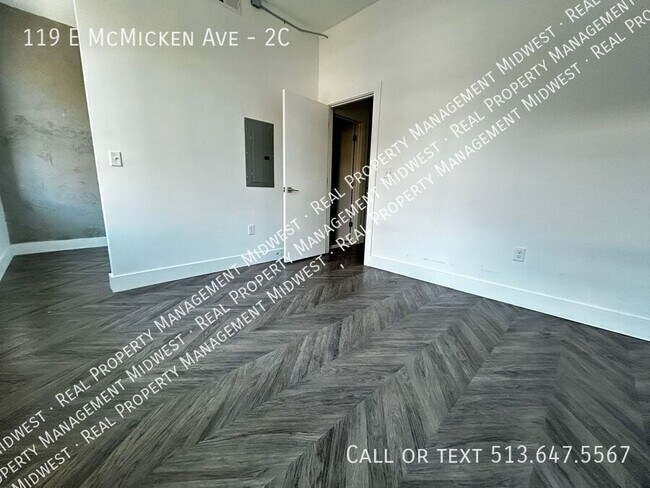 Building Photo - 119 E McMicken Ave
