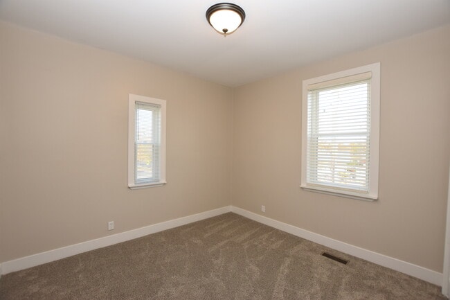 Building Photo - 97 Gates St