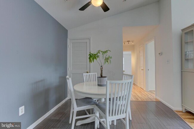 Building Photo - 645 Constellation Square SE