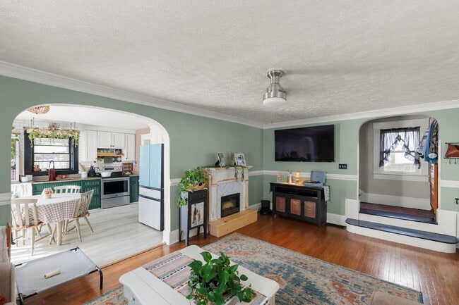 Building Photo - 308 W Main St