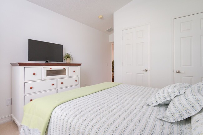 Building Photo - Beautiful Fully Furnished 4 Bedroom 3 Bath...