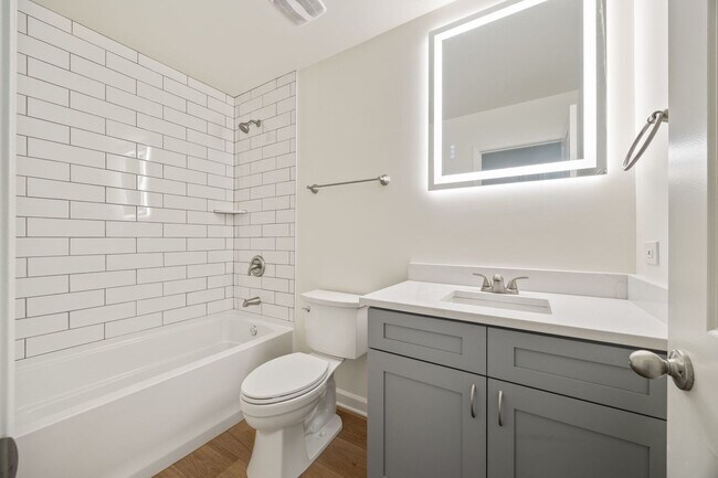 Building Photo - 2463 Bella Dr