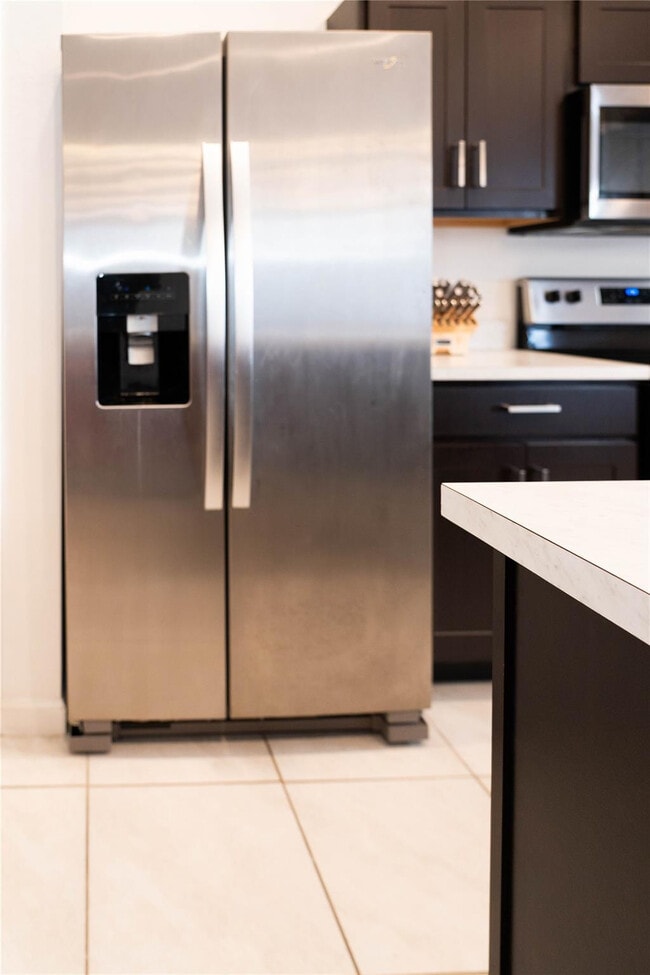 Building Photo - 1176 SW 7th Ct