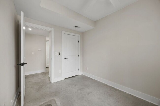 Building Photo - 1185 Gustavus Ln