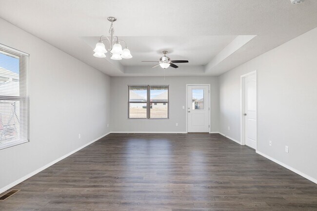 Building Photo - 4 Bedroom Home in Willard School Districts