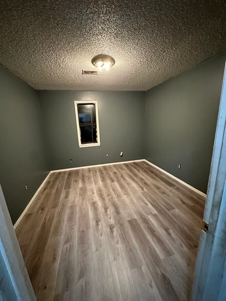 bedroom/ office - 404 W Easy St