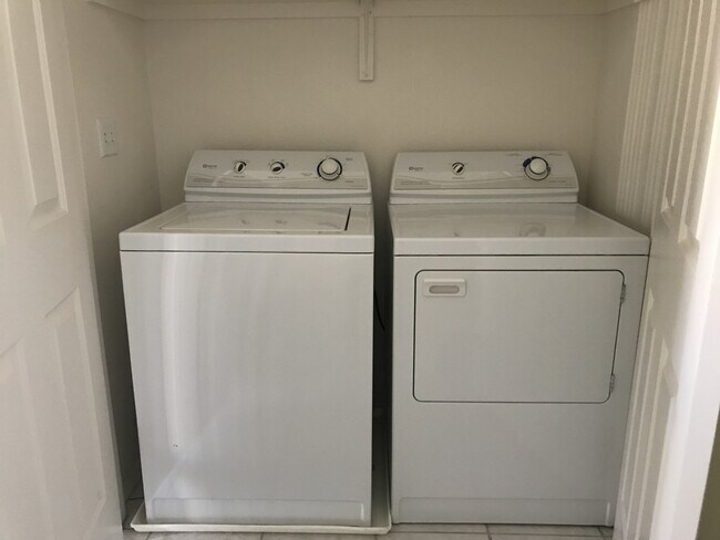 Building Photo - Spacious 2 Bedroom condo near Red Rock Casino