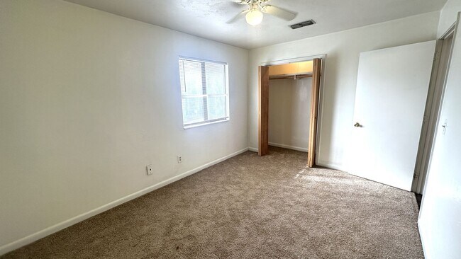 Building Photo - 303 S Lipona Rd
