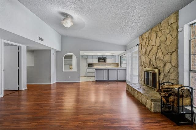 Building Photo - 1518 Camelia Dr