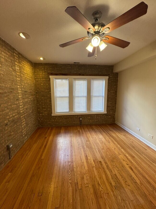 Building Photo - 1336 W Estes Ave