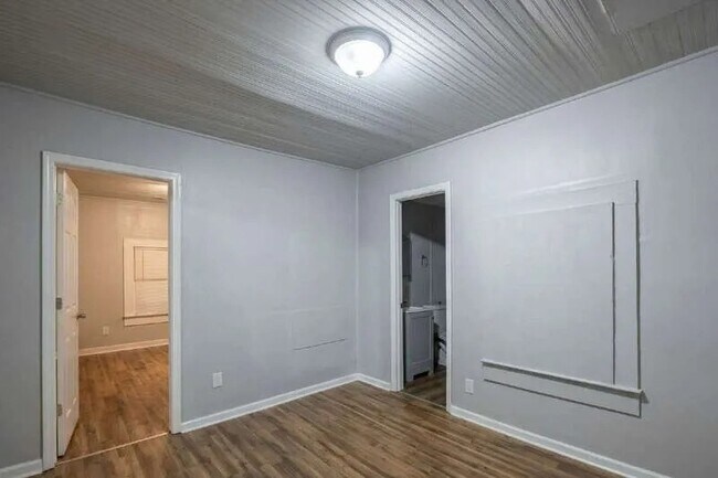 Building Photo - 625 E Wall St