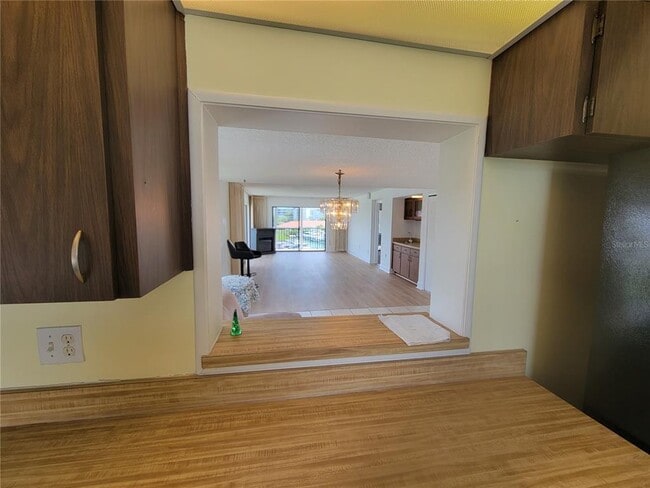 Building Photo - 7600 Sun Island Dr S