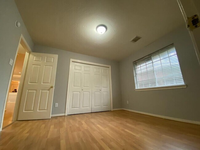 Building Photo - 1206 Charlton Park Dr