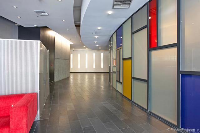 Building Photo - 527 10th Ave