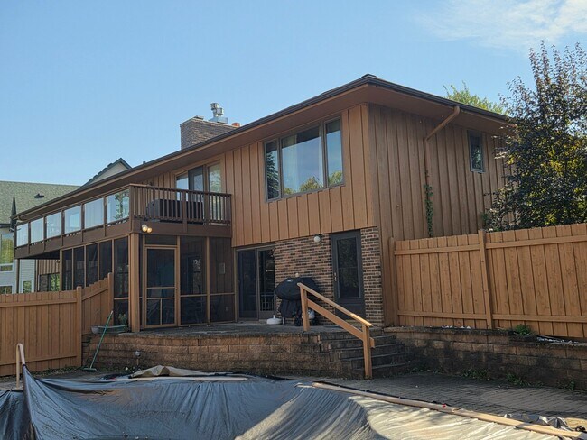 Building Photo - 2250 Greenview Dr