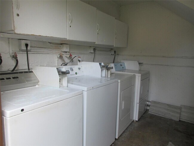 Building Photo - 11515 NW 44th St