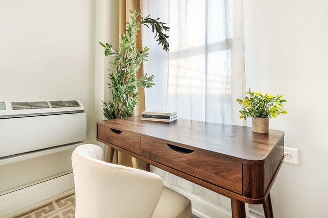 Building Photo - 234 W 73rd St