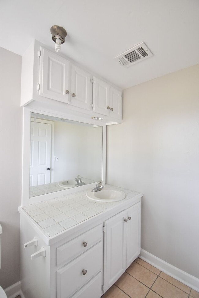 Building Photo - 2 Bedroom 1 Bath On Acreage in Lindale ISD!