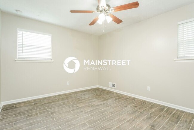 Building Photo - 4 Bedroom Pet-Friendly Home in COVINGTON, GA with Main Street Renewal