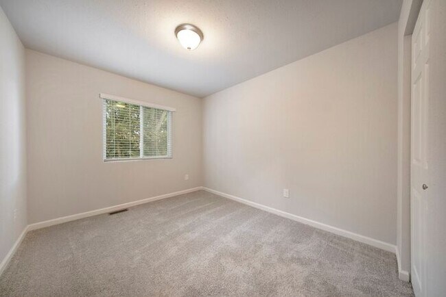 Building Photo - 511 Burr St