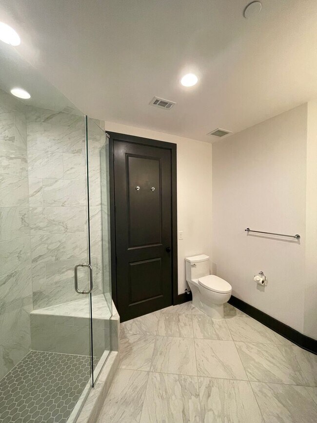 Building Photo - Gorgeous two bedroom newly built condominium at the Gadsden