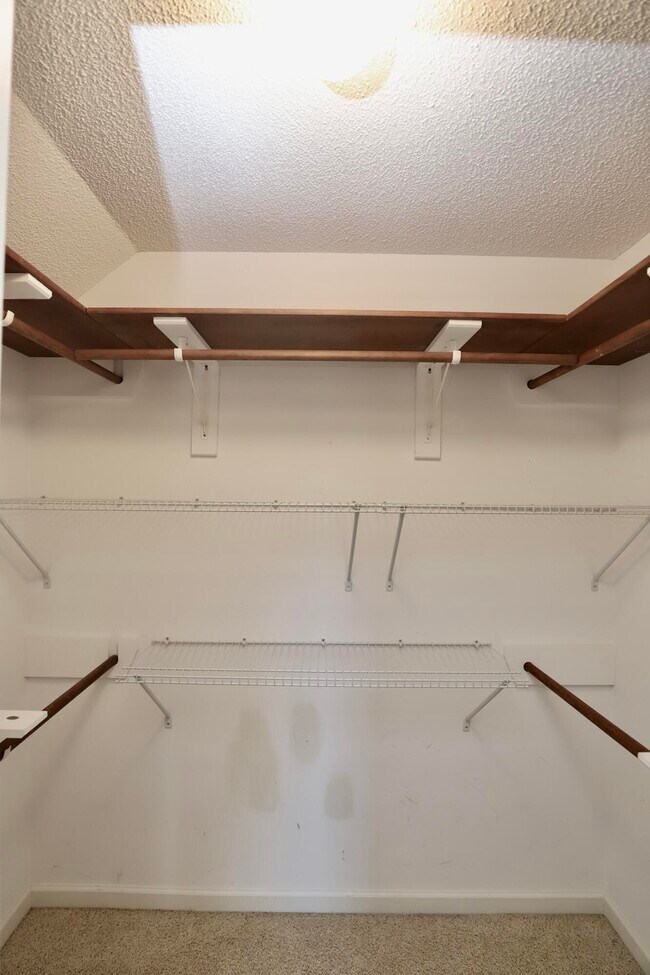 Building Photo - 3065 Temple Rd