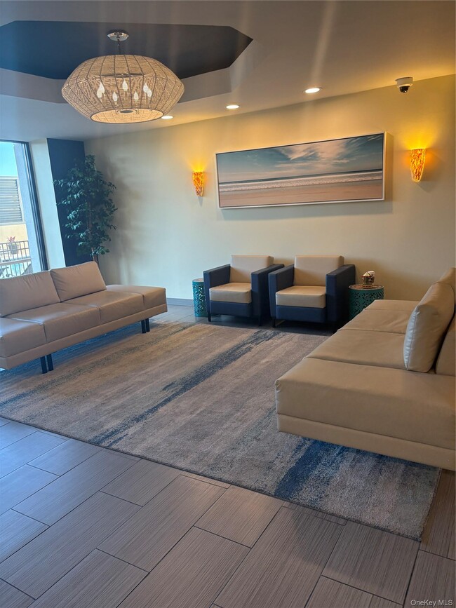 Building Photo - 100 W Broadway