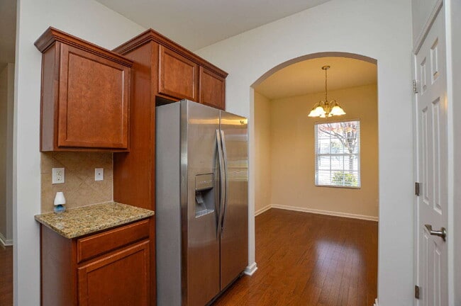 Building Photo - Modern Comfort, Flexible Living, Tailored ...