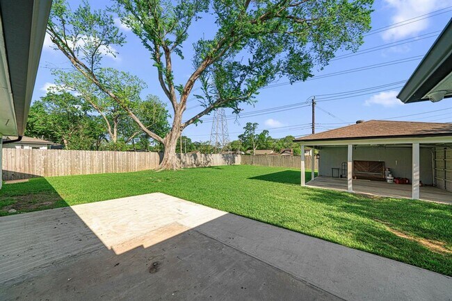 Building Photo - 6022 Willowbend Blvd
