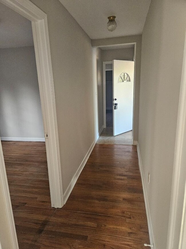 Building Photo - 3209 Golf Course Rd