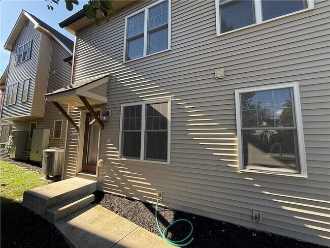 Primary Photo - 629 Linden St