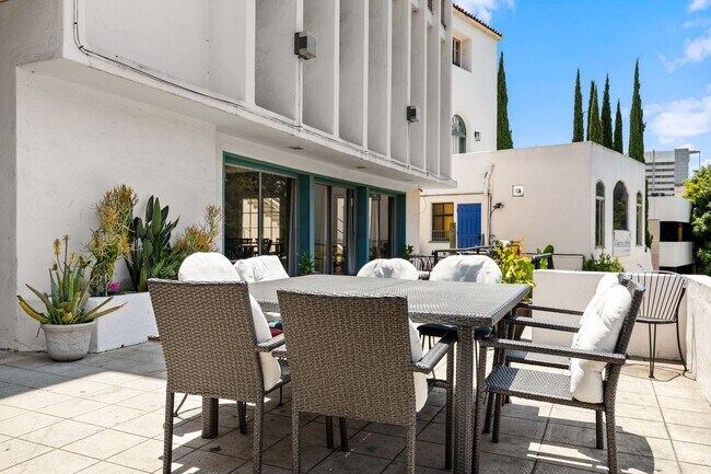 Building Photo - 832 Hilgard Ave