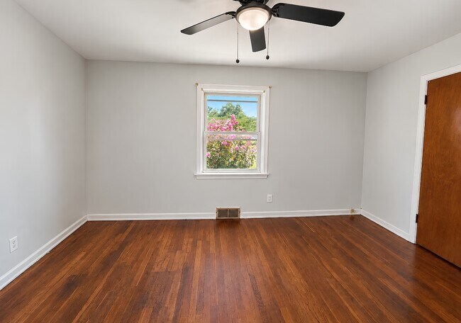 Building Photo - 1277 Waldorf Dr